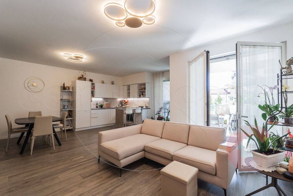 3 room luxury Apartment for sale in Via della Concordia, Busto Arsizio, Lombardy - Altro