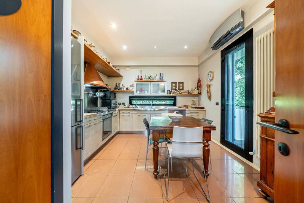 Luxury Villa for sale in Via Tomba, Forlì, Provincia di Forlì-Cesena, Emilia-Romagna - Altro