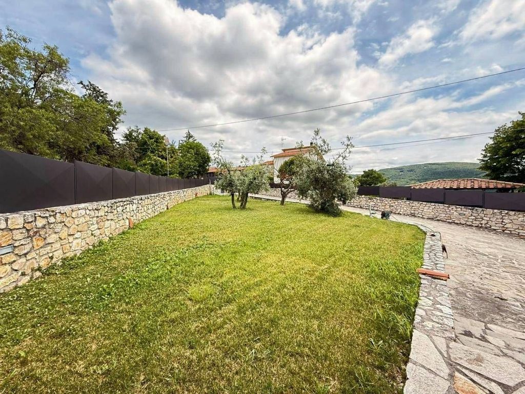 3 bedroom luxury Villa for sale in vocabolo paradiso, 4, Mompeo, Latium - More