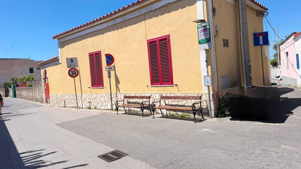 3 room luxury Flat for sale in Via Elleri, 16, Procida, Campania - Altro