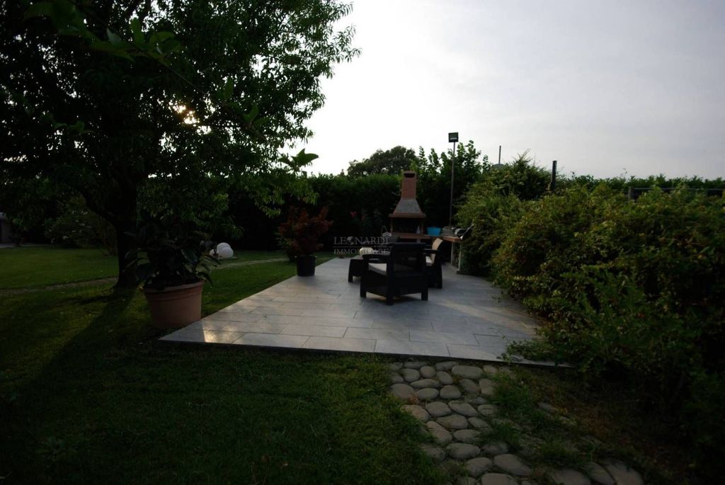 Luxury Villa for sale in Via Guido Cavalcanti, San Giustino, Provincia di Perugia, Umbria - More