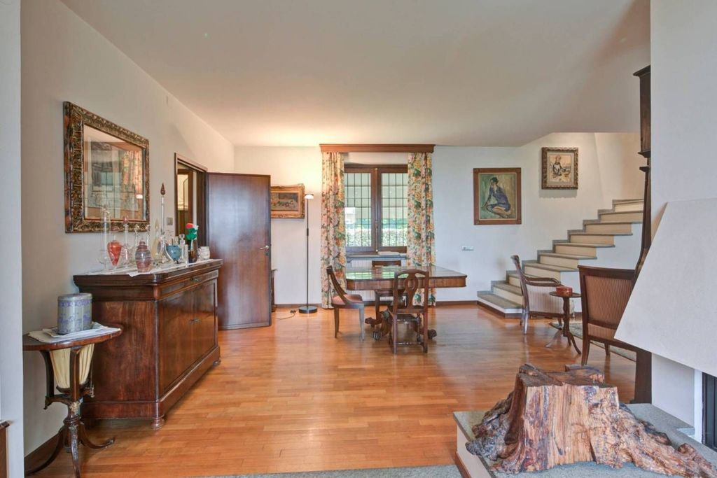 Luxury Villa for sale in Strada Belmonte, 3, Moncalieri, Province of Turin, Piedmont - More
