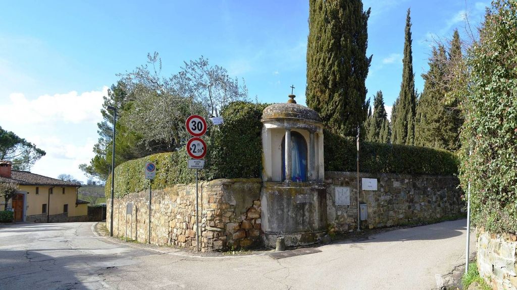 Luxury House for sale in Via di Santa Maria a Marignolle, Florence, Tuscany - More