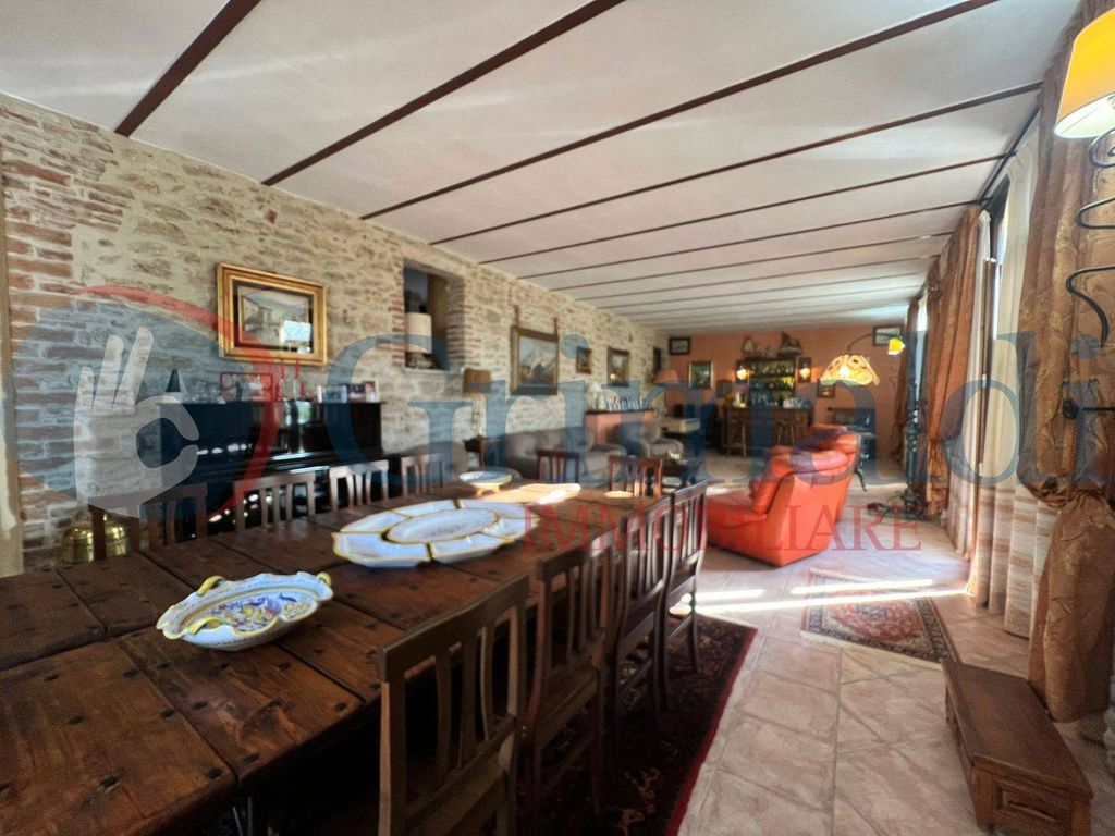 Luxury Villa for sale in via Giuseppe Garibaldi, Corciano, Provincia di Perugia, Umbria - Altro