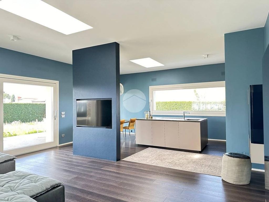 5 room luxury Villa for sale in Via Italo Calvino, 26, Mairano, Provincia di Brescia, Lombardy - Altro