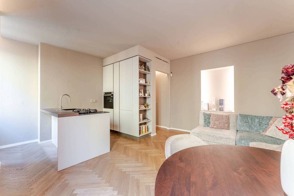 4 room luxury Apartment for sale in Via San Calocero, Milan, Lombardy - Altro