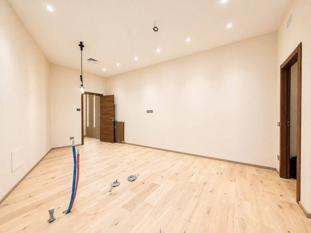 2 bedroom luxury Flat for sale in VIA FERRUCCI, Milan, Lombardy - Altro