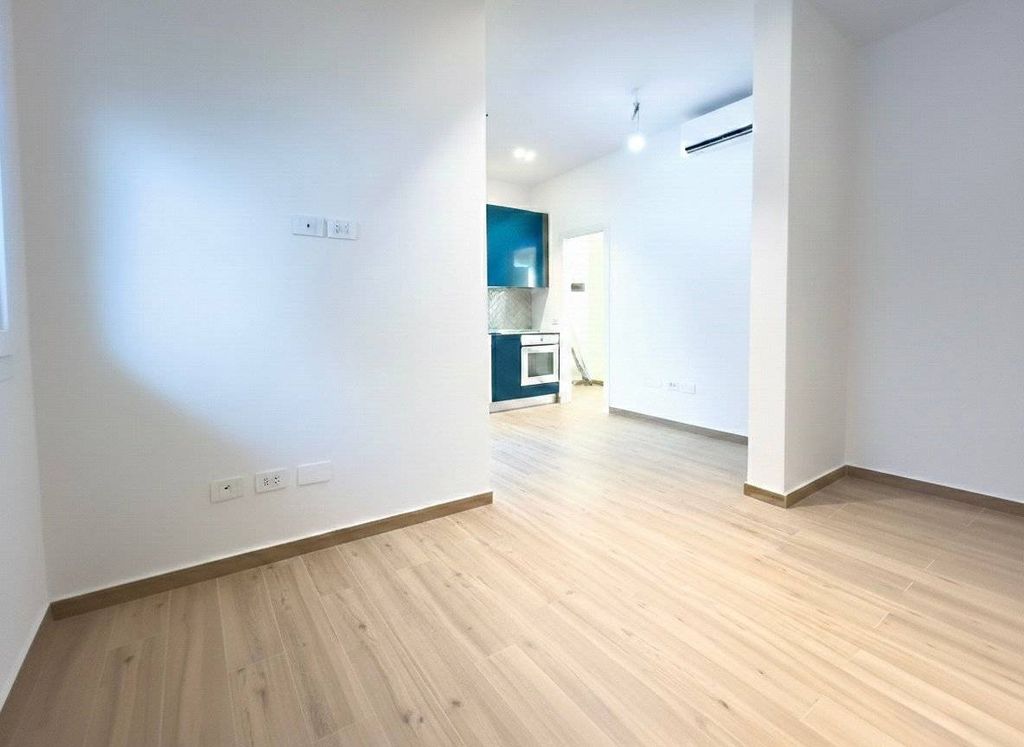 Luxury Flat for sale in Via Luigi Anelli, 15, Milan, Lombardy - More