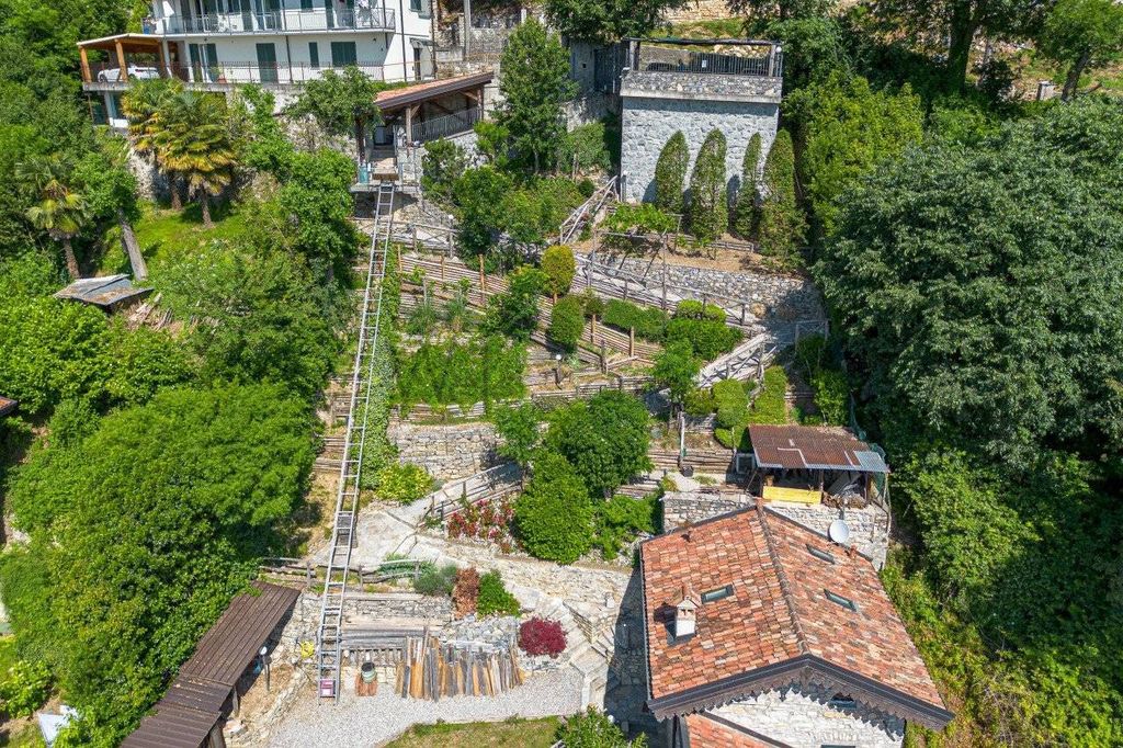 2 bedroom luxury House for sale in Via ai Monti, 11, Albavilla, Provincia di Como, Lombardy - More