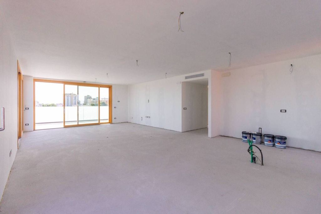 4 bedroom luxury Flat for sale in VIA VALLONA, 2, Pordenone, Friuli Venezia Giulia - Altro