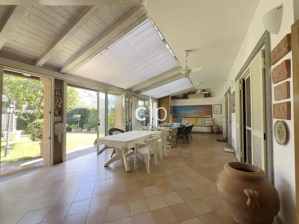 4 room luxury Villa for sale in Via Portovenere, Fiumicino, Rome, Latium - Altro