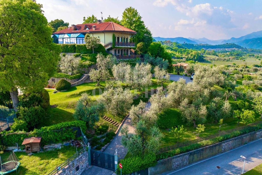 Luxury Villa for sale in Via Rosario, Polpenazze del Garda, Lombardy - More