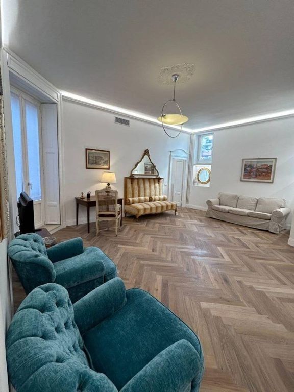 Apartment in Milan - More