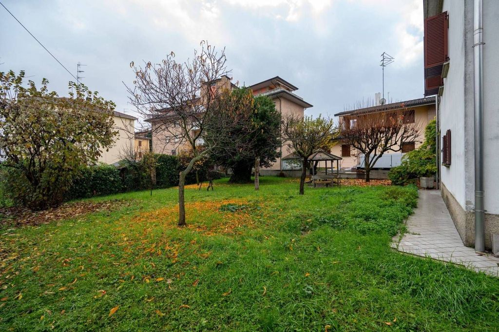 5 room luxury House for sale in Via Ettore Regalia, 3, Parma, Emilia-Romagna - Altro