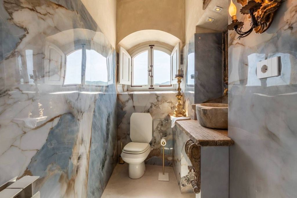 Luxury Villa for sale in Via Rocco Chinnici, 4, Castiglion Fiorentino, Tuscany - More