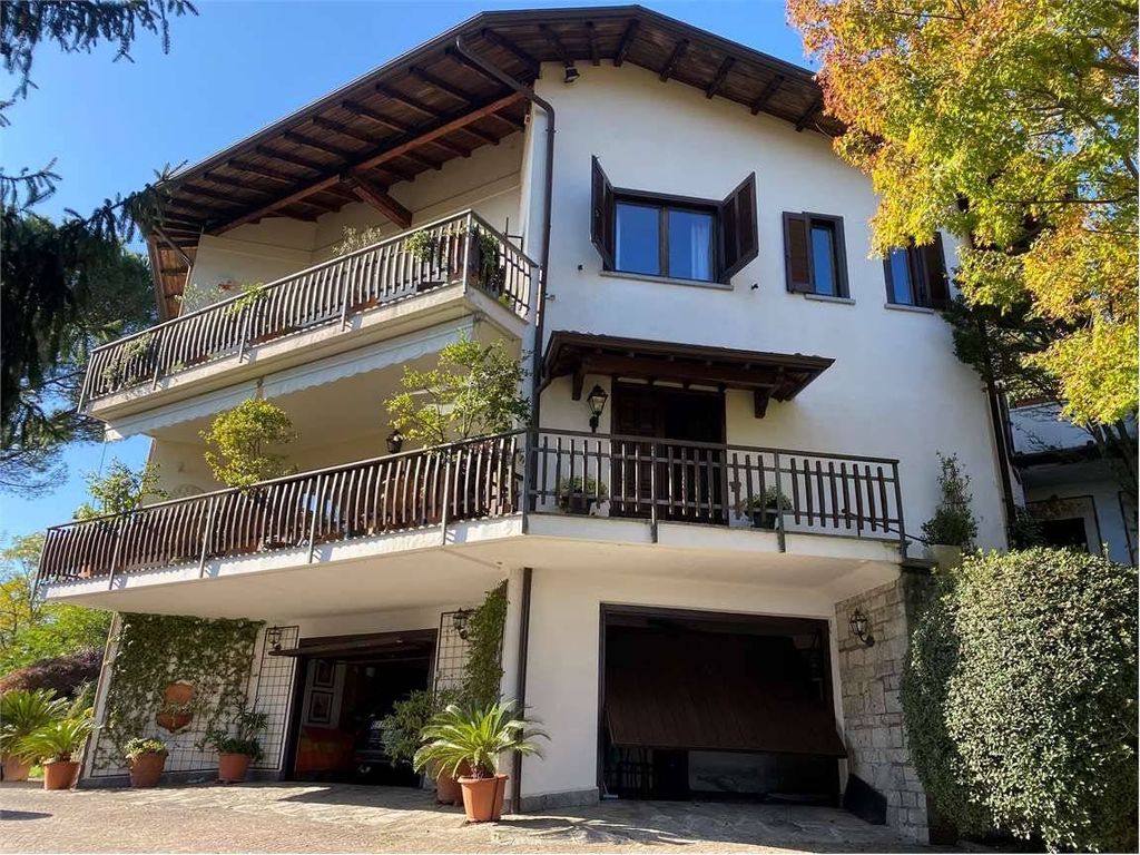 Luxury Villa for sale in via al Monterosso, Verbania, Piedmont - Altro