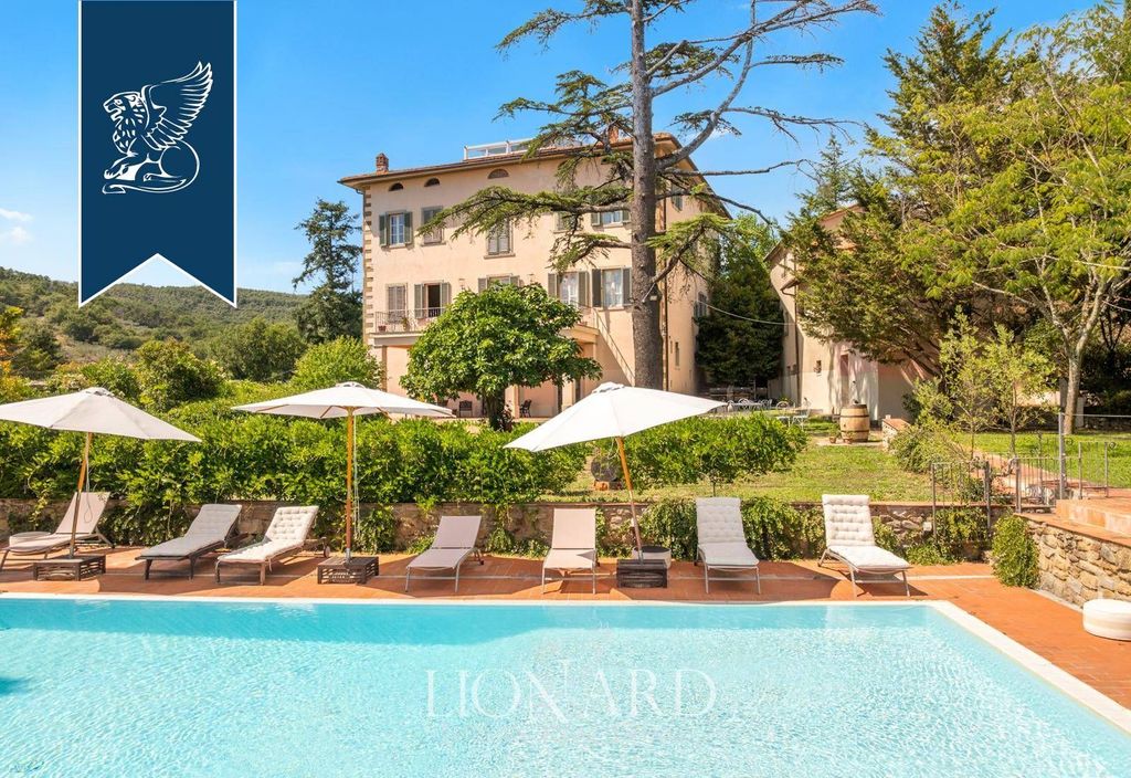 Luxury Villa for sale in Loro Ciuffenna, Italy - View 2