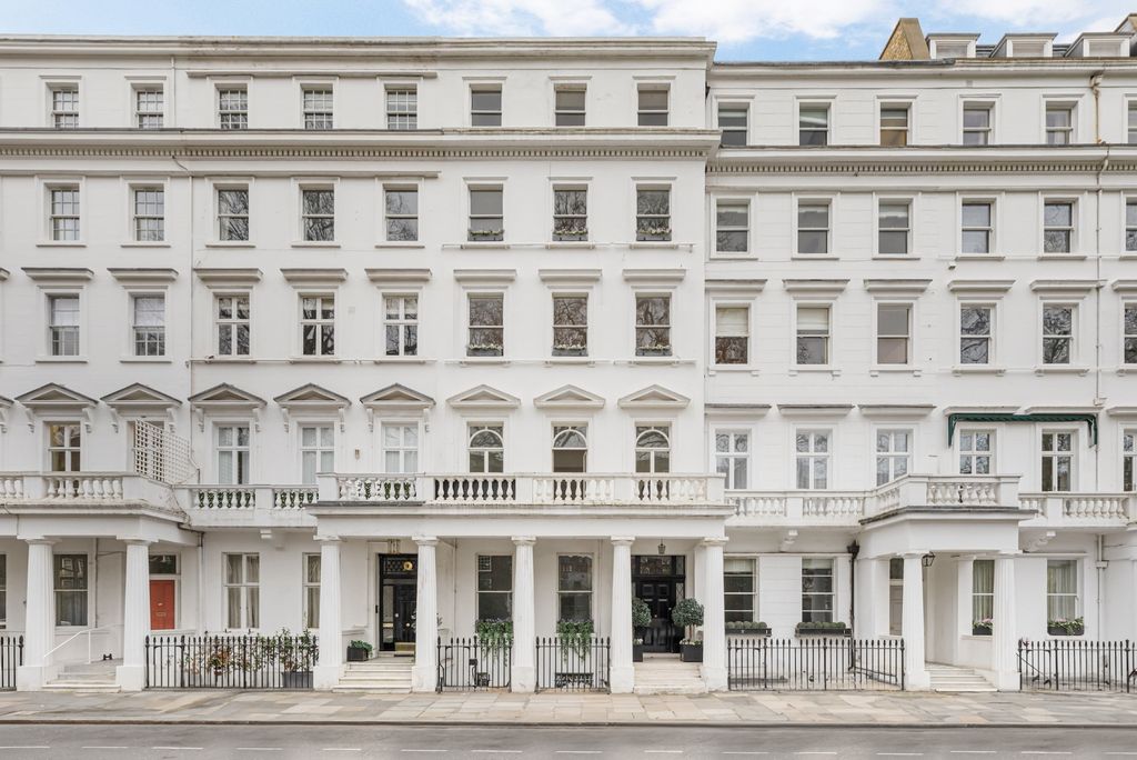 Luxury apartment complex for sale in London, England - 132253900 ...