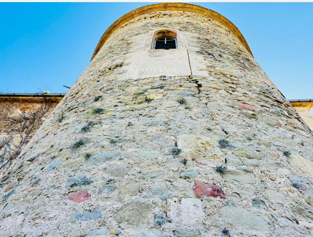 Château · Castle in Camós