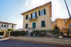 Prestigiosa villa di 300 mq in vendita Via Luigi Nerici, , 55100, Lucca, Toscana