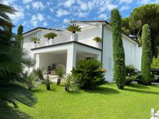 Prestigiosa villa di 450 mq in vendita, Forte dei Marmi, Italia