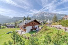 Prestigiosa casa di 930 mq in vendita Via Rinaldo Menardi, 20-22, Cortina d\'Ampezzo, Veneto