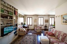 Appartamento di lusso in vendita Via Camollia, Siena, Toscana