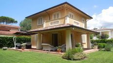 Prestigiosa villa di 200 mq in vendita Via Piave, Pietrasanta, Lucca, Toscana