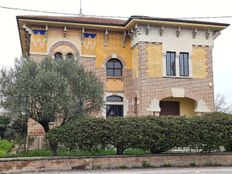 Prestigiosa villa di 380 mq in vendita, piazza 4 Novembre, Gonzaga, Mantova, Lombardia