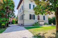 Prestigiosa villa di 450 mq in vendita, Via Versilia, Lucca, Toscana