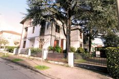 Prestigiosa villa di 489 mq in vendita Montecatini Terme, Italia
