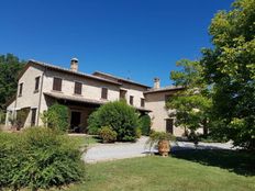 Prestigiosa villa di 615 mq in vendita Perugia, Italia