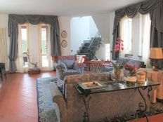 Villa di 300 mq in vendita Lucca, Italia