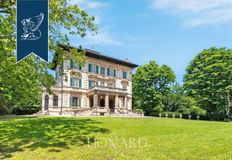 Prestigiosa villa di 3057 mq in vendita, Mignanego, Italia