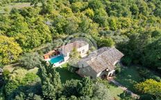Prestigiosa villa di 490 mq in vendita, Perugia, Italia
