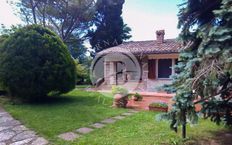 Villa in vendita a Pesaro Marche Pesaro e Urbino