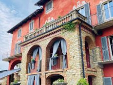 Casa di lusso di 2000 mq in vendita Via Camillo Benso di Cavour 10, Monforte d\'Alba, Piemonte