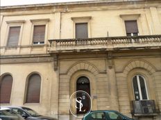 Palazzo di 744 m² in vendita Viale Oronzo Quarta, Lecce, Puglia