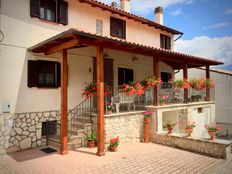 Casale di lusso in vendita via Piè Tassito, Introdacqua, Aquila, Abruzzo