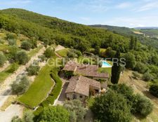 Casale in vendita a Radda in Chianti Toscana Siena