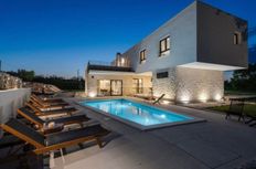 Prestigiosa villa di 230 mq in vendita Ugljane, Split-Dalmatia