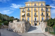 Appartamento di lusso di 130 m² in vendita Napoli, Campania