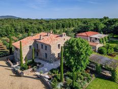 Casa Indipendente di 250 mq in affitto Saint-Maximin-la-Sainte-Baume, Provenza-Alpi-Costa Azzurra