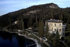 Prestigiosa Casa Indipendente in affitto Garda, Veneto