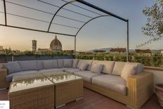 Prestigioso appartamento di 150 m² in affitto Firenze, Italia