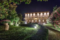 Prestigiosa Casa Indipendente di 1600 mq in affitto Lucca, Toscana