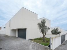 Esclusiva Casa Semindipendente in vendita Cavaco, Santa Maria da Feira, Distrito de Aveiro