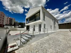 Prestigiosa casa in vendita Urbanizacao Quinta das Rosas, Covilhã, Distrito de Castelo Branco