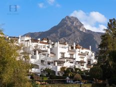 Esclusiva Casa Semindipendente di 359 mq in vendita Golden Mile, Marbella, Andalusia