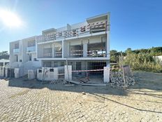 Prestigiosa Casa Semindipendente in vendita Quinta da Farrapa, Almada, Distrito de Setúbal